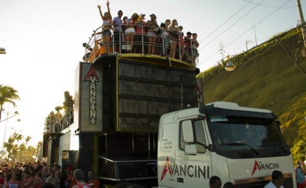 Trio Avancini cancela participação em arrastão de bloco em Itabela; evento é adiado 57