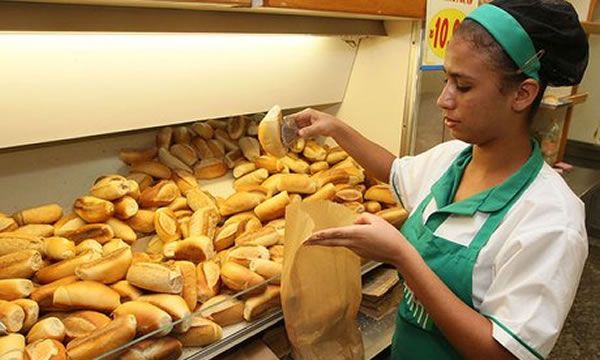 Alta oferta de trigo no mundo segura preço do pãozinho francês 5