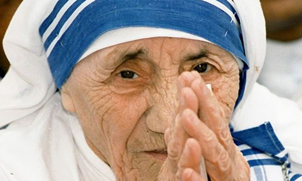 Papa nomeia arcebispo para missa de canonização de Madre Teresa de Calcutá 18