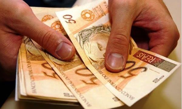 Orçamento prevê salário mínimo de R$ 945,80 no próximo ano 5