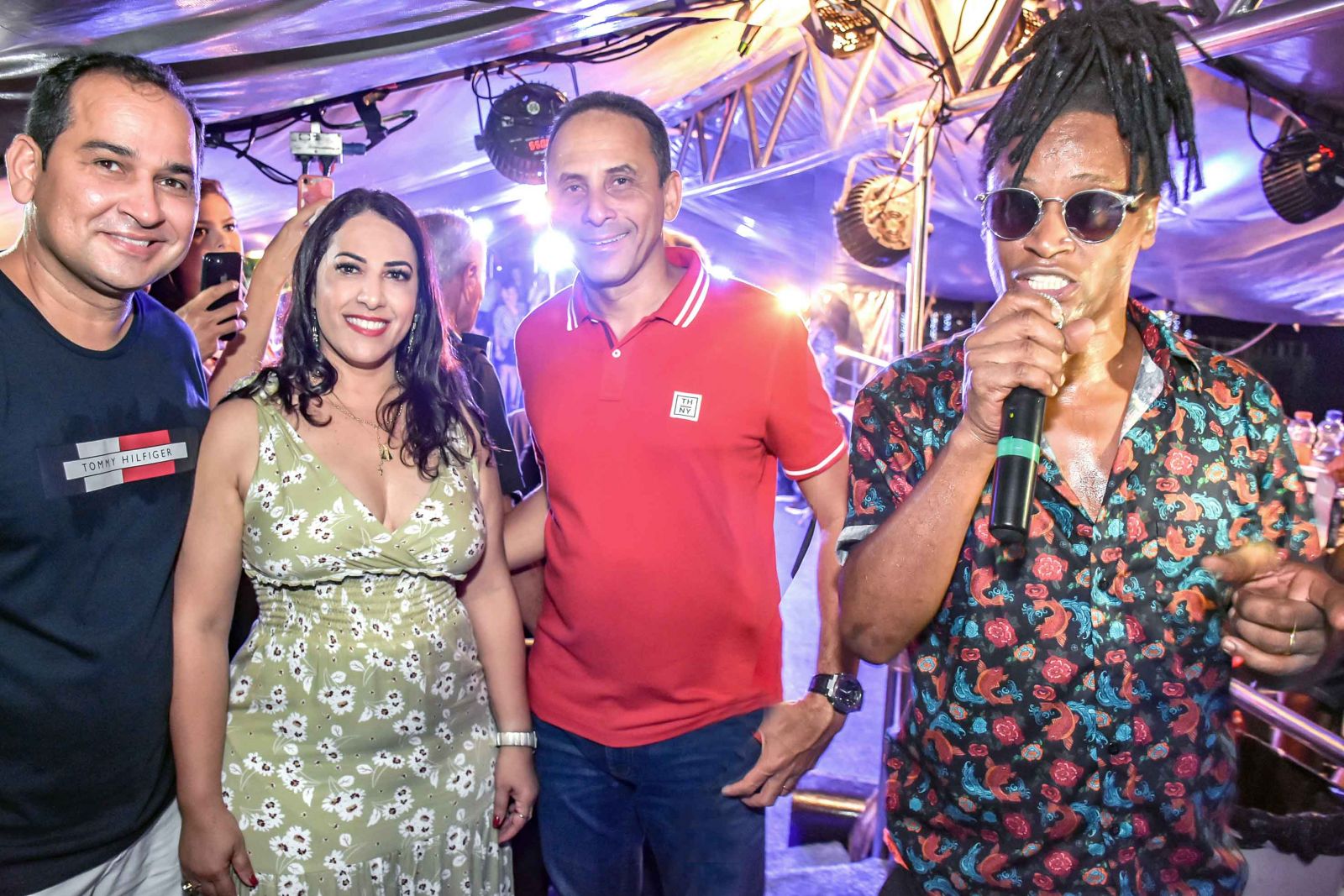Prefeita de Porto Seguro, Cludia Oliveira acompanhou com muita animao a quarta noite de festa. (Foto: Divulgao)