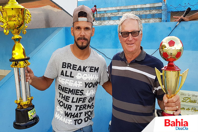 Diretor de Esporte, Kleber Santos e o ex-prefeito de Itabela, Ismael Francisqueto. (Foto: Alex Gonalves/BAHIA DIA A DIA)