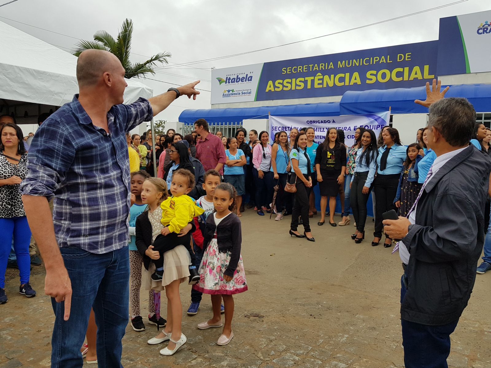 Francisqueto entrega sede da assistncia Social totalmente reestruturada. (Foto: Alex Gonalves/BAHIA DIA A DIA)