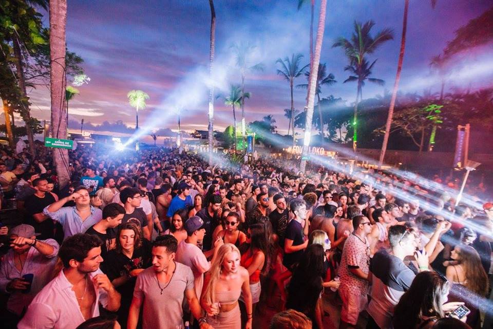 Henrique e Juliano nas areias da praia em Arraial d´Ajuda 6