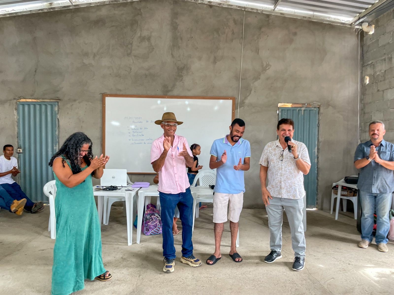 Prefeitura de Eunpolis e vereador Gildair realizam o sonho da comunidade 2 de Julho com a entrega de poo artesiano - (Foto: Divulgao)