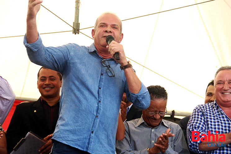 Ex-prefeito, Ademar Pinto, tambm foi contundente ao elogiar o deputado. (Foto: Alex Gonalves/BAHIA DIA A DIA)