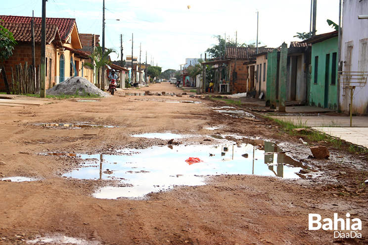 Rua Miramar  a primeira a receber a pavimentao. (Foto: Alex Gonalves/BAHIA DIA  A DIA )