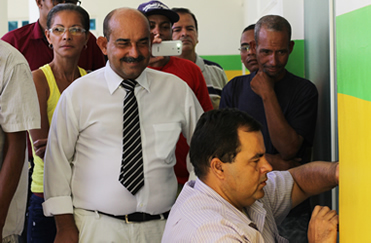 Chaveiro foi acionado para abrir portas do gabinete do prefeito. (Foto: Alex Gonalves/Bahia Dia a Dia)
