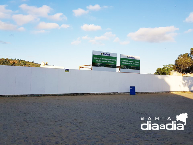 Construo de um colgio modelo FNDE e um ginsio de esporte no antigo Colgio Municipal de Itabela est avaliado em R$ 8 milhes. (Foto: Alex Gonalves/BAHIA DIA A DIA)