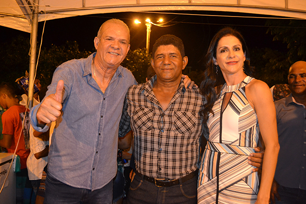 Prefeita, Chistine Pinto, ao lado do seu pai e ex-prefeito do municpio, Ademar Pinto, prestigiando o evento. (Foto: Divulgao/Ascom)