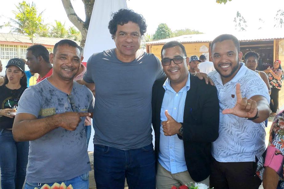Vereadores de Itabela participam de encontro em acampamento com Deputado Valmir Assuno e ex-jogador Ra. (Foto: Divulgao)