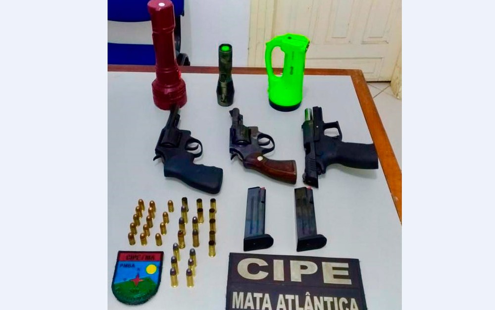 Armas e munies foram apreendidas com trio  Foto: Divulgao/CIPE-Mata Atlntica