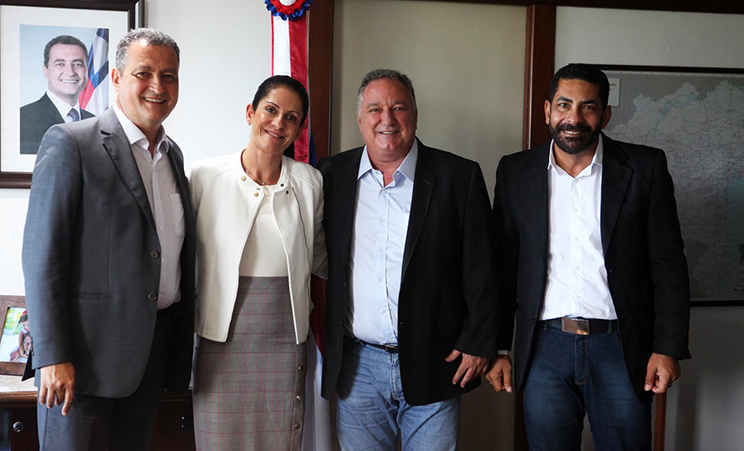 Prefeita de Guaratinga, Christine Pinto esteve reunida com o governador. (Foto: Divulgao)
