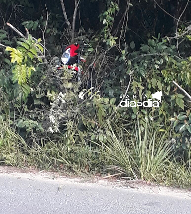 Motociclista foi arremessado e morreu no local. (Foto: Reproduo/Whatsapp)