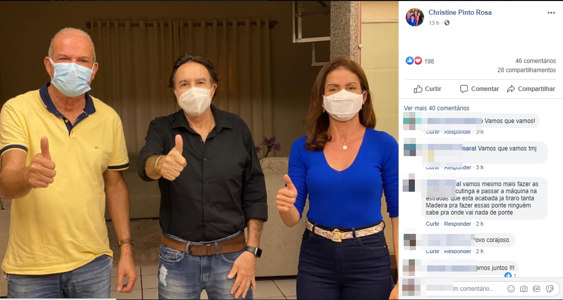 Reproduo/Facebook - Ao lado do seu pai, o ex-prefeito Ademar Pinto, a prefeita Christine Pinto posa ao lado do mdico Agnaldo Ferreira Lima, apontado como a aposta do grupo para as eleies.