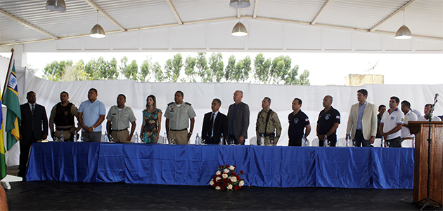 Autoridades civis, militares e entidades recebem homenagens em Itabela. 