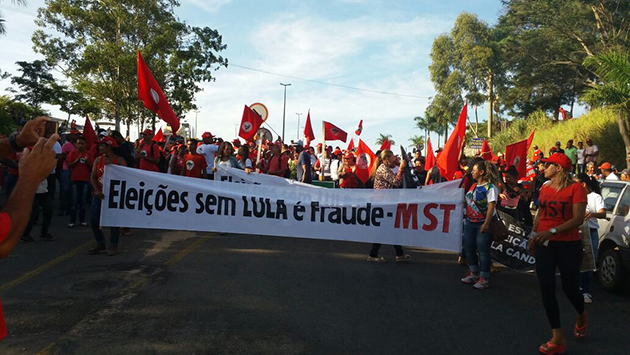 MST interdita vrios trechos da BR-101 em protesto a favor de Lula. (Foto: Reproduo/Whatsapp)
