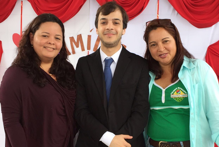 (Foto: Secretaria de educao, Christiane Coelho, diretora da escola, Jenilza Chaves e o advogado Leonado Sampaio. (Foto: Divulgao)