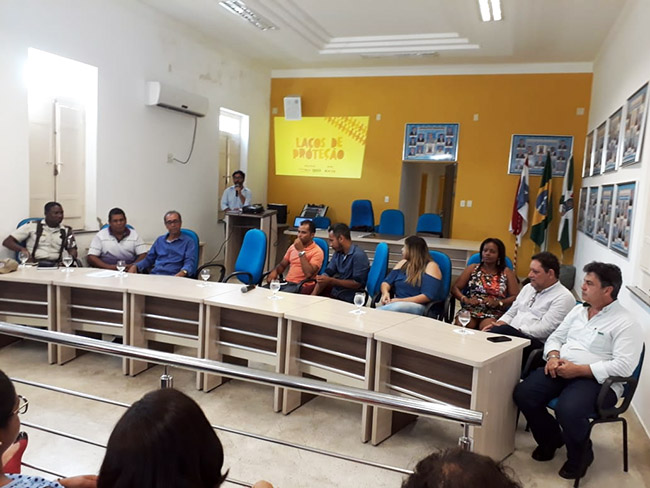 O termo de adeso foi assinado pela prefeitura da cidade, com o apoio da Veracel Celulose a partir da metodologia da Childhood Brasil. (Foto: Divulgao)