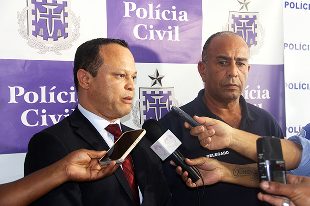 Delegados Dr. Moiss Damasceno com o apoio do delegado Robson Rodrigues trabalharam em conjunto para elucidao do caso. (Foto: Alex Gonalves/BAHIA DIA A DIA)