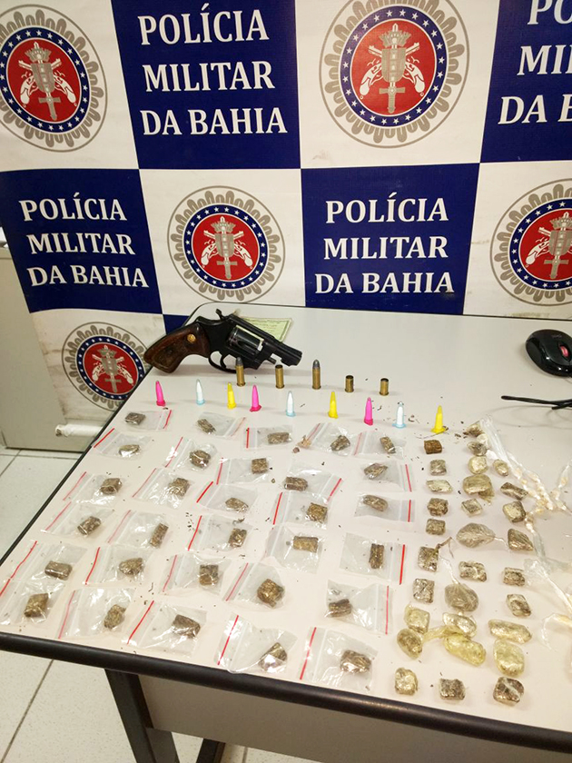 Polcia apreende drogas e arma em Porto Seguro; suspeito morre em confronto