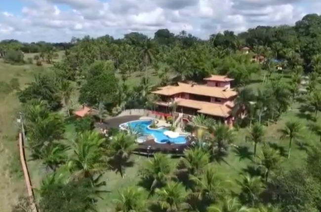  Suspeito morava em resort pelo aluguel de R$ 30 mil ao ms. (Foto: Reproduo/Globo)
