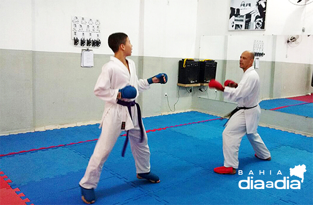 Joo Victor durante treino com seu professor, Citon Ton. (Foto: BAHIA DIA A DIA)