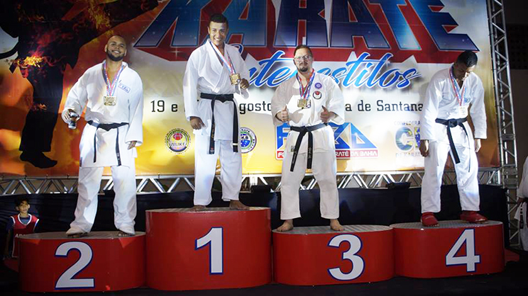 Karateca Itabelense Rael Soares de 21 anos, conquistou duas medalhas de ouro. (Foto: Reproduo/facebook)