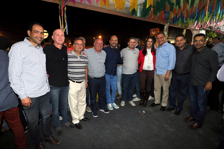 Governador Rui Costa e polticos da regio prestigiaram primeira noite de festa. Mateus Pereira/GOVBA