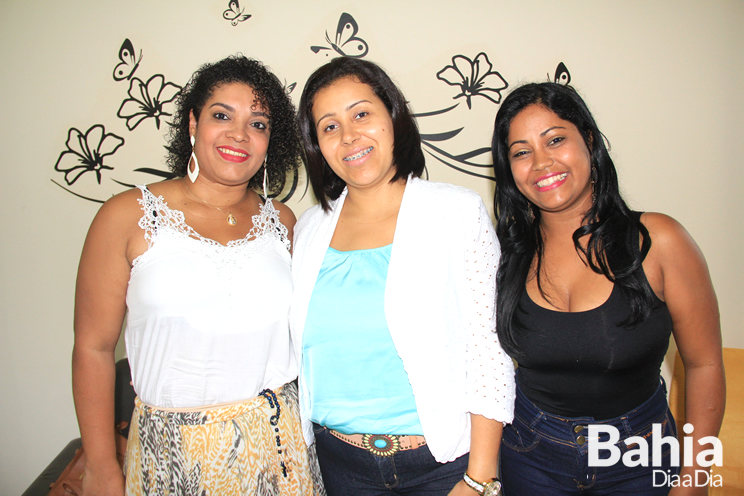 Wadla, ao lado de Liliane Cerqueira Sossai, futura diretora do Hospital Frei Ricardo e Arline Souza, coordenadora da Policlnica.
