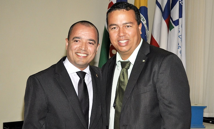 Presidente da CDL, Fabrcio Ribeiro Ramos e Carlos Renato, vice-presidente, tomam posse em Eunpolis. (Foto: Divulgao)