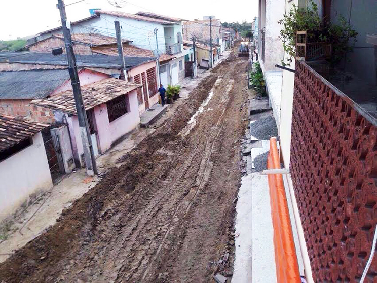 Prefeitura de Eunpolis inicia pavimentao de todo o bairro Edgard Trancoso.(Foto: Divulgao)