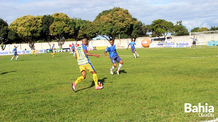 Itabela chegou a se impor nos primeiros minutos de jogo. (Foto: Clrison de Oliveira)