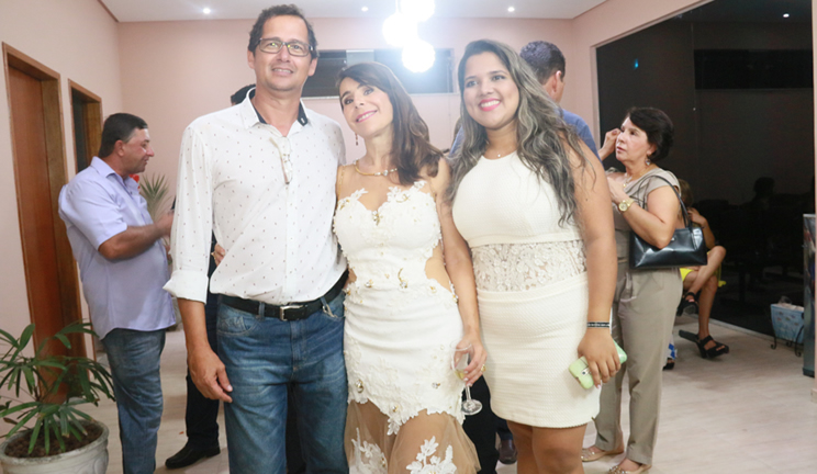 Casal empreendedor, Nivaldo Guimo e Dr. Iolanda Quinto De S e Nara Costa. (Foto: lex Mateus)