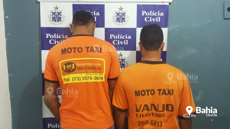 Mototaxistas foram presos em flagrante aps assaltarem turistas. (Foto: Divulgao/PC)