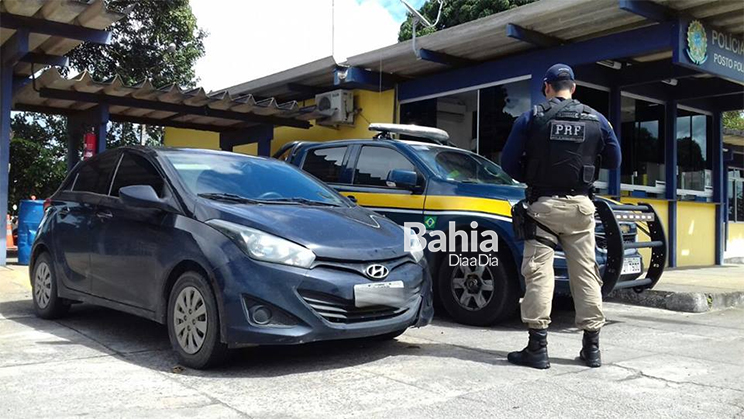 PRF prende suspeito de receptação com carro roubado em Eunápolis. (Foto: Divulgação/PRF) PRF prende suspeito de receptação com carro roubado em Eunápolis. (Foto: Divulgação/PRF)