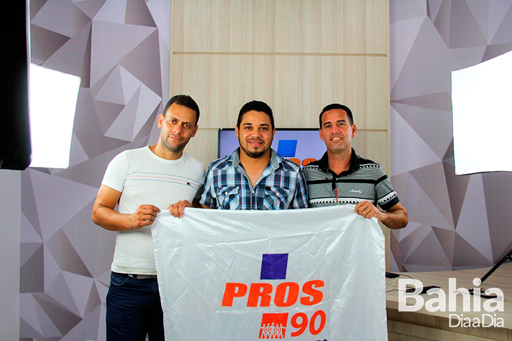 No meio, o presidente do PROS, Tom Alves, ao lado do vereador Renato do Esporte (esquerda) e o vereador GianCarlos (Direita). (Foto: Uiles Oliveira/BAHIA DIA A DIA)