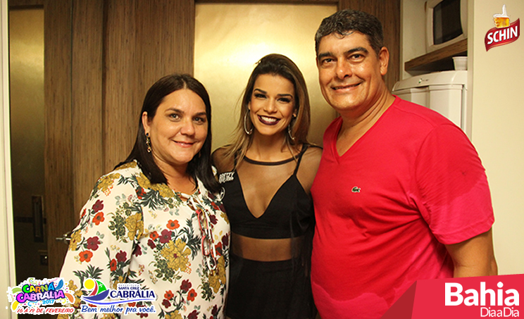 Prefeito de Cabrlia, Agnelo Santos e sua esposa, ao lado da cantora, Mari Antunes. (Foto: Alex Barbosa/BAHIA DIA A DIA)