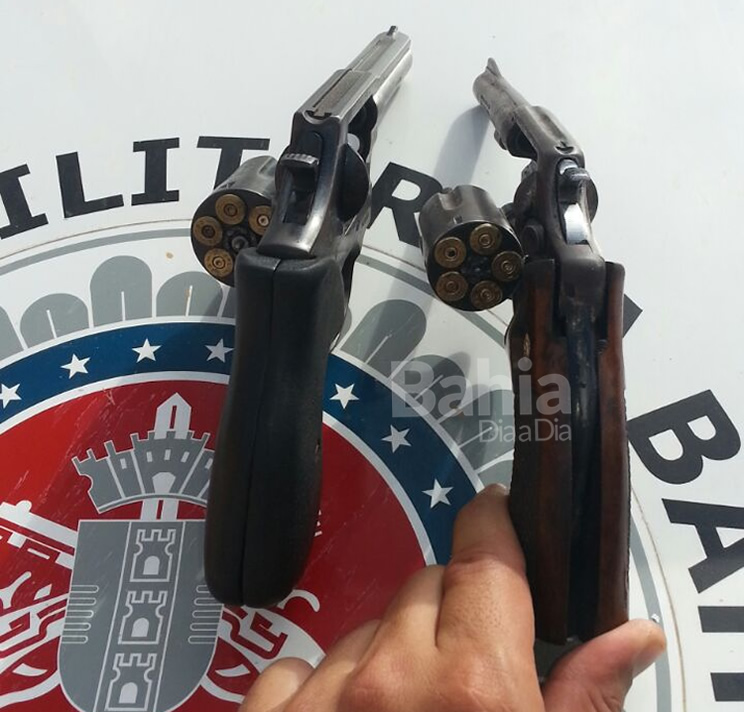 Polcia apreendeu dois revolveres calibre 38. (Foto: BAHIA DIA A DIA)