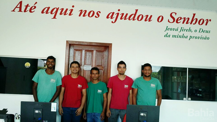 Equipe de tcnicos e suporte da AtalaiaNet (Foto: Divulgao)