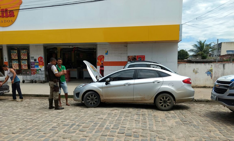 Homem de 31 anos foi abordado com carro clonado no centro de Itabela (Foto: Divulgao/PM)