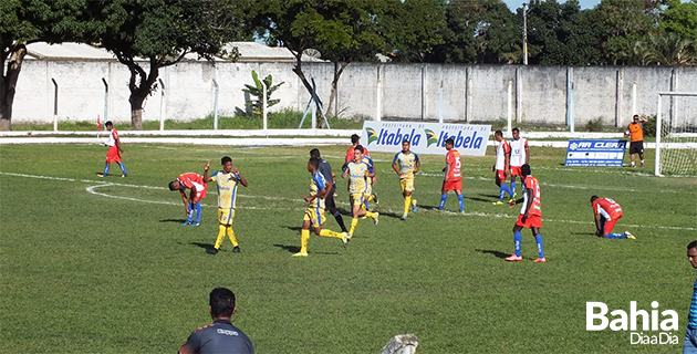 Itabela goleou sem dificuldades Teixeira de Freitas por 5 a 0 no Manzolão.(Foto: Clérison de Oliveira)