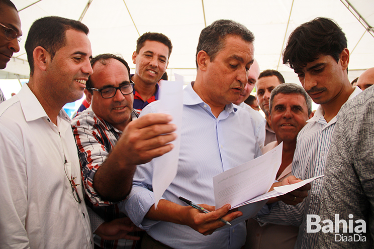 Documento foi recebido pelo governador, Rui Costa. (Foto: Alex Gonalves/BAHIA DIA A DIA)
