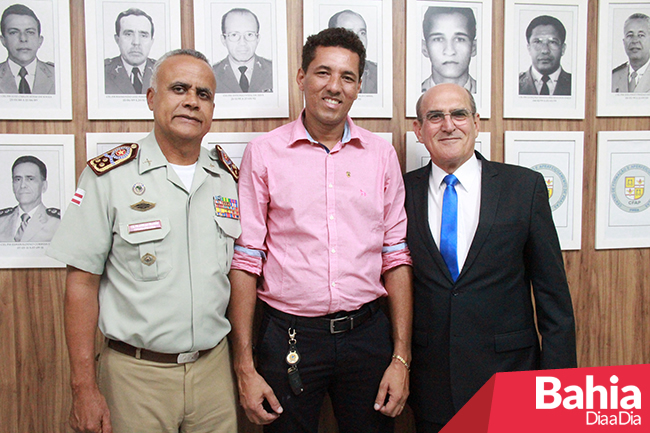 O vereador de Itabela, Joaldo Moto txi do PRB, participou de um encontro o comandante-geral da PM, Coronel Anselmo Brando. (Foto: Alex Barbosa/BAHIA DIA A DIA)