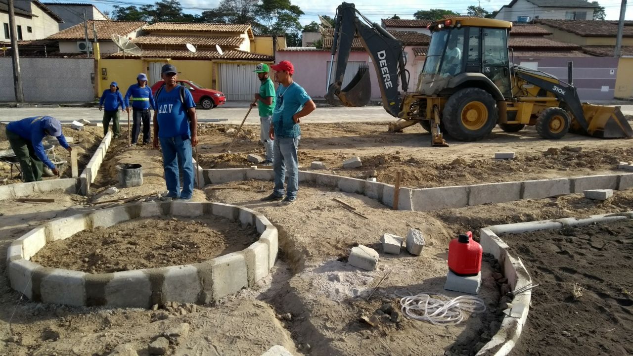 Construo de nova praa beneficia moradores do Santa Lcia