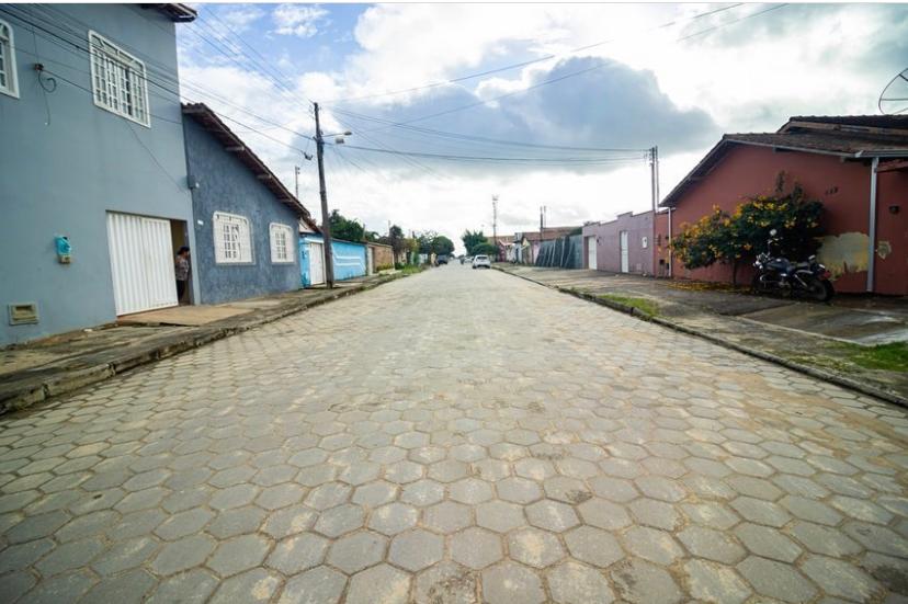 A pavimentao em bloco sextavado da Rua So Loureno tem mais de 1km. (Foto: Divulgao)