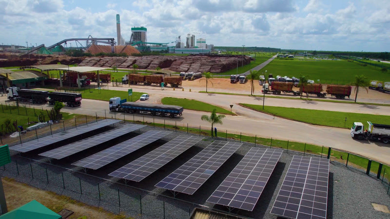 (Divulgao Veracel) - Uma das usinas de energia solar da Veracel, localizada no Terminal Martimo de Belmonte. 