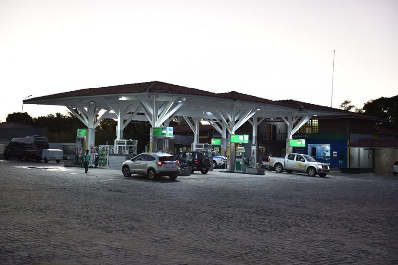 Foto: Postos receberam 30 mil litros de gasolina e 20 mil litros de óleo diesel. (Foto: Reprodução/Facebook)