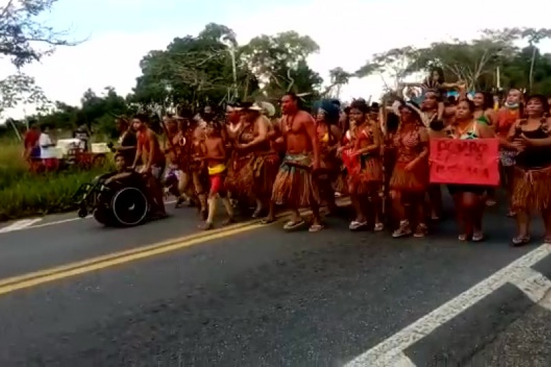 Indígenas bloqueiam BR-101 contra projeto que muda regras para demarcação de terras 5