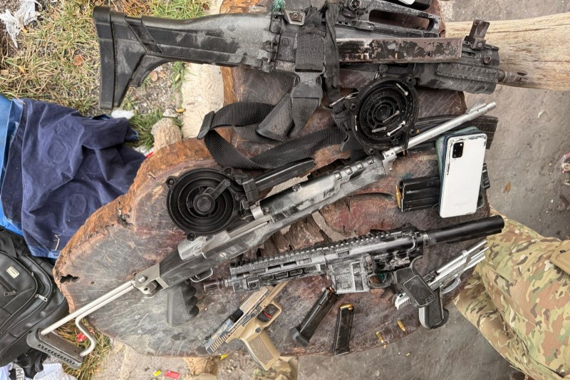 Foto: Divulgação - Operação em Caraíva apreende fuzis, pistolas e granada ligados a facção criminosa